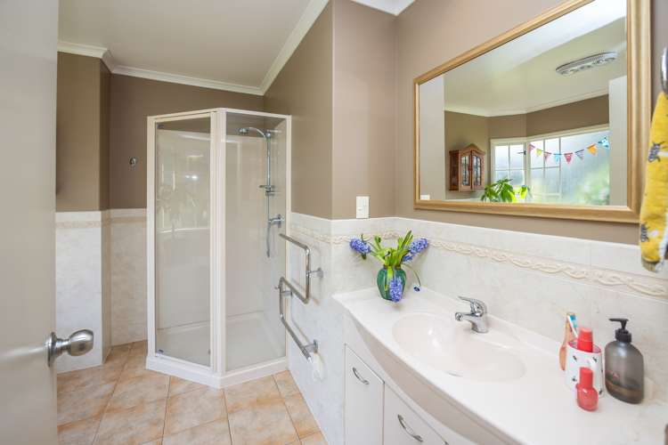 60 Cowley Drive Leamington_26