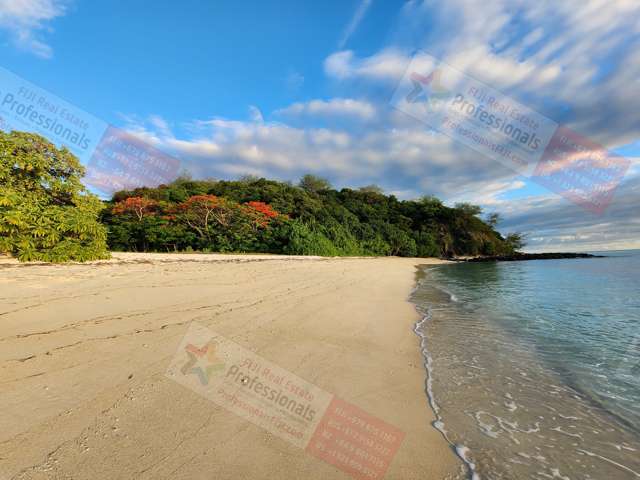 DISCOUNT PRICE! - BUILD YOUR HOME ON MANA ISLAND'S SOFT WHITE SANDY BEACH IN FIJI