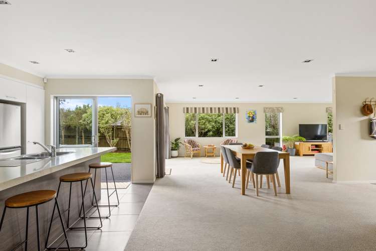 8 Beachwood Drive Hatfields Beach_5