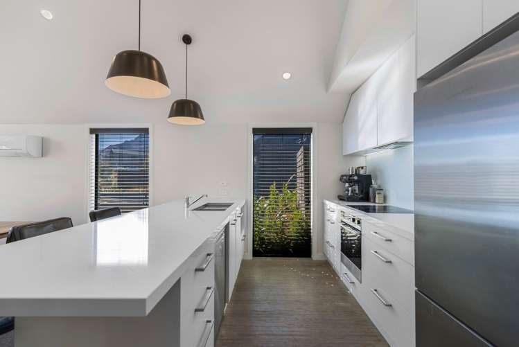 8 Falconer Rise Jacks Point_23