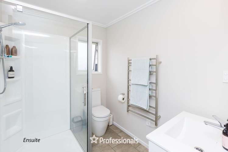 2 Chalfont Road Silverstream_13