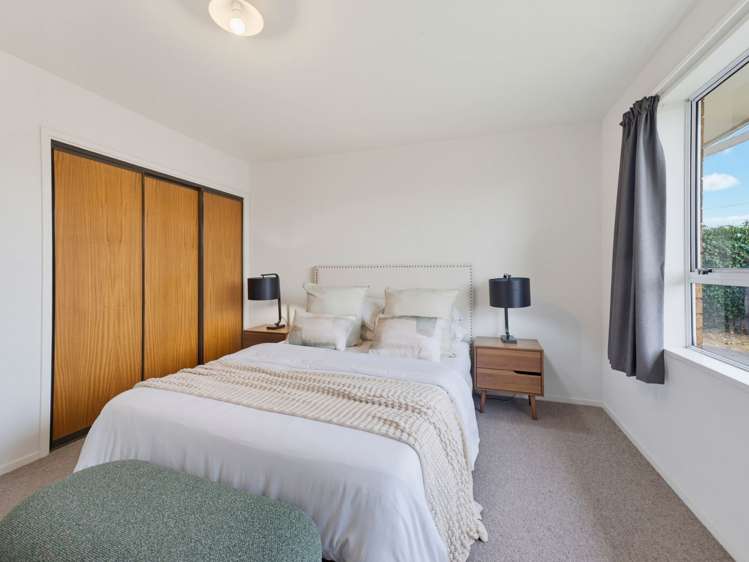 2/2 Bentley Street Russley_11