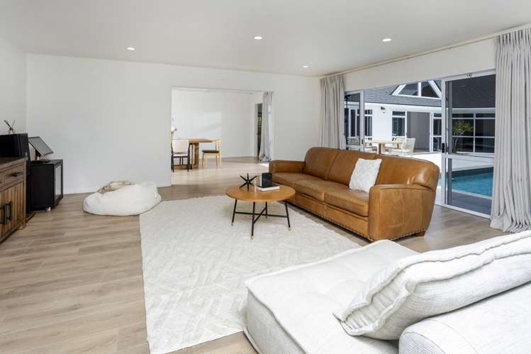 30 Bernard Magnus Lane Greenhithe_24