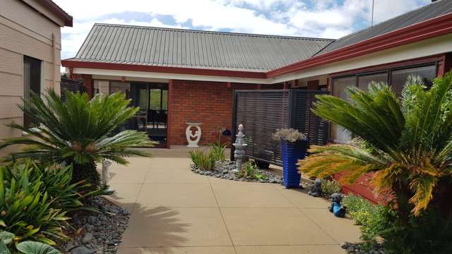 Close to Waihi town and 10 min drive to beach