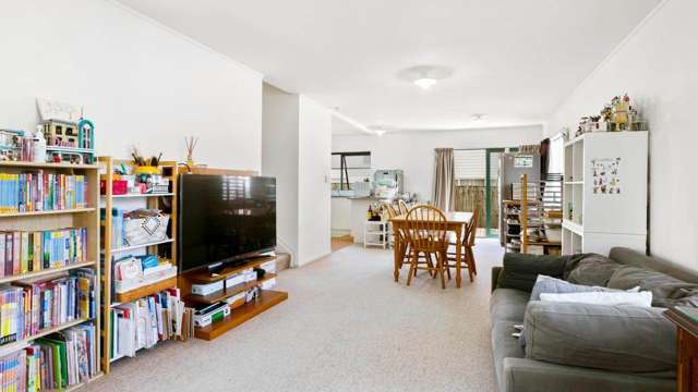 2/2 Lyttelton Avenue Forrest Hill_4