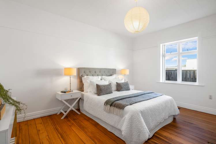 52 Puru Crescent Lyall Bay_13