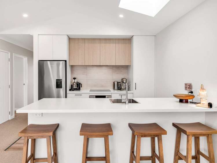 214/30 Bob Robertson Drive Woodend_8