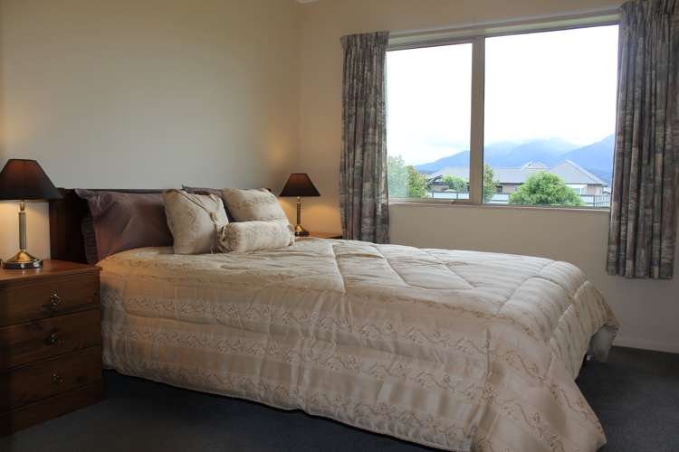 13 Wet Jacket Place Te Anau_12