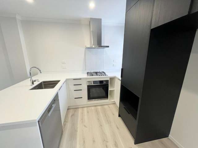 2/8 Ngaere Avenue 1053_2