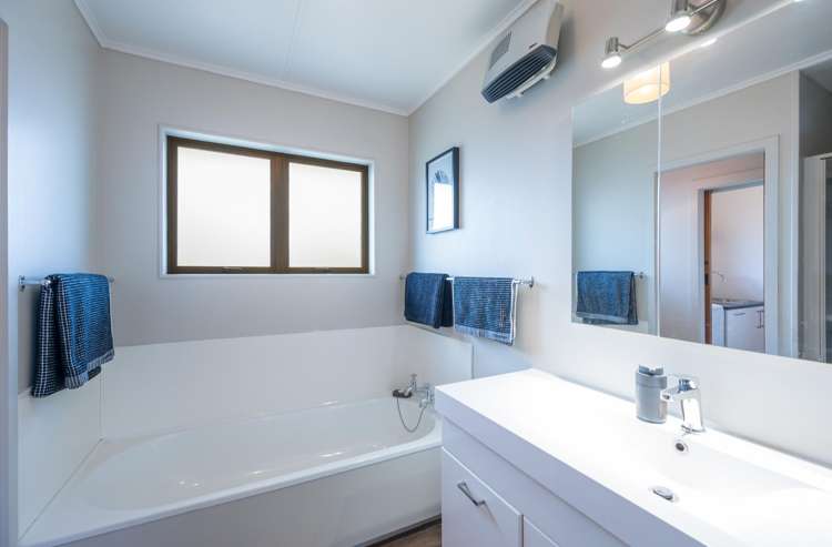 8 Challies Way Richmond_12