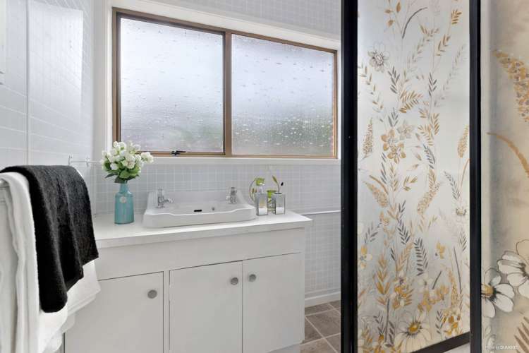 2/2 Vodanovich Road Te Atatu South_6