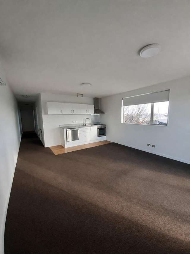 Modern 3rd Floor Apartment with Stunning Views – City Fringe Living