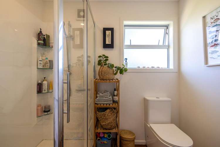 6 Alison Road Surfdale_19