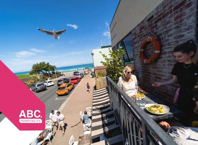 Café & Bar – Premium Location – $400k+ Returns