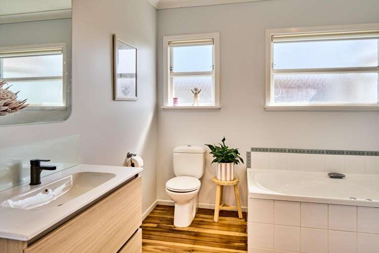 13 St Edmund Crescent Tawa_8