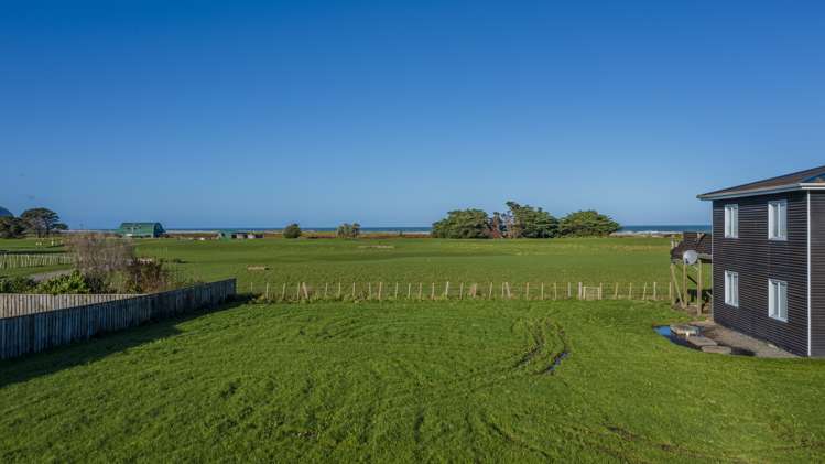 79 Seaview Road Herbertville_5