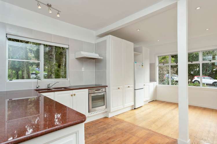 878 West Coast Road Waiatarua_1