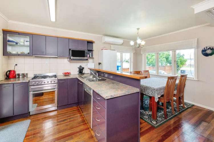 11 Callis Avenue Opaheke_5