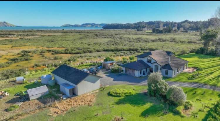 2710 Tiki Road_0