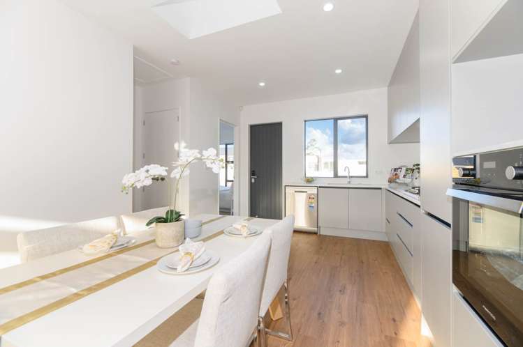 14 Taiororua Avenue Massey_6