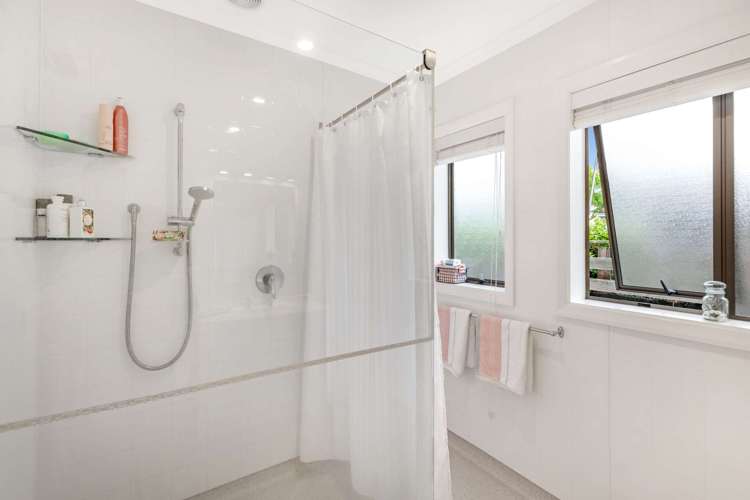 5 Chertsey Court Roslyn_17