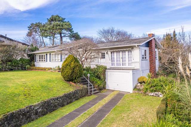 Comfort and charm in Kawau cul-de-sac