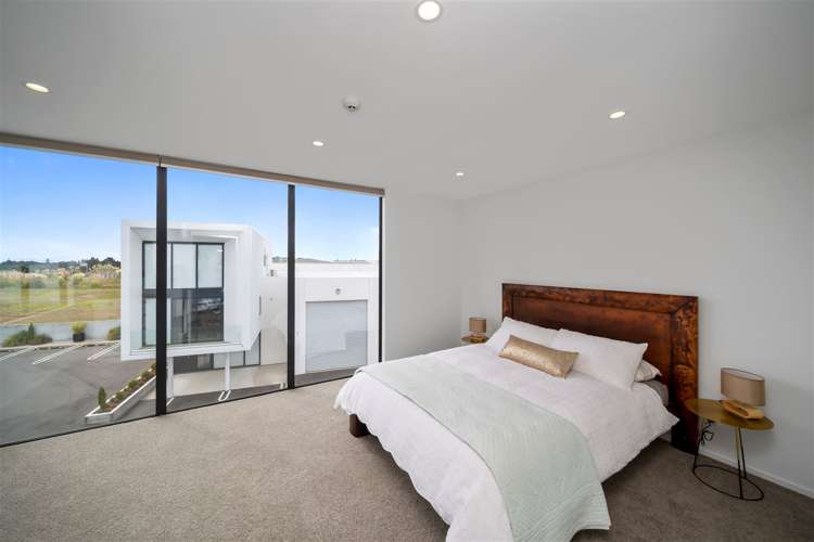 2/86 Hurlstone Drive Taranaki_14