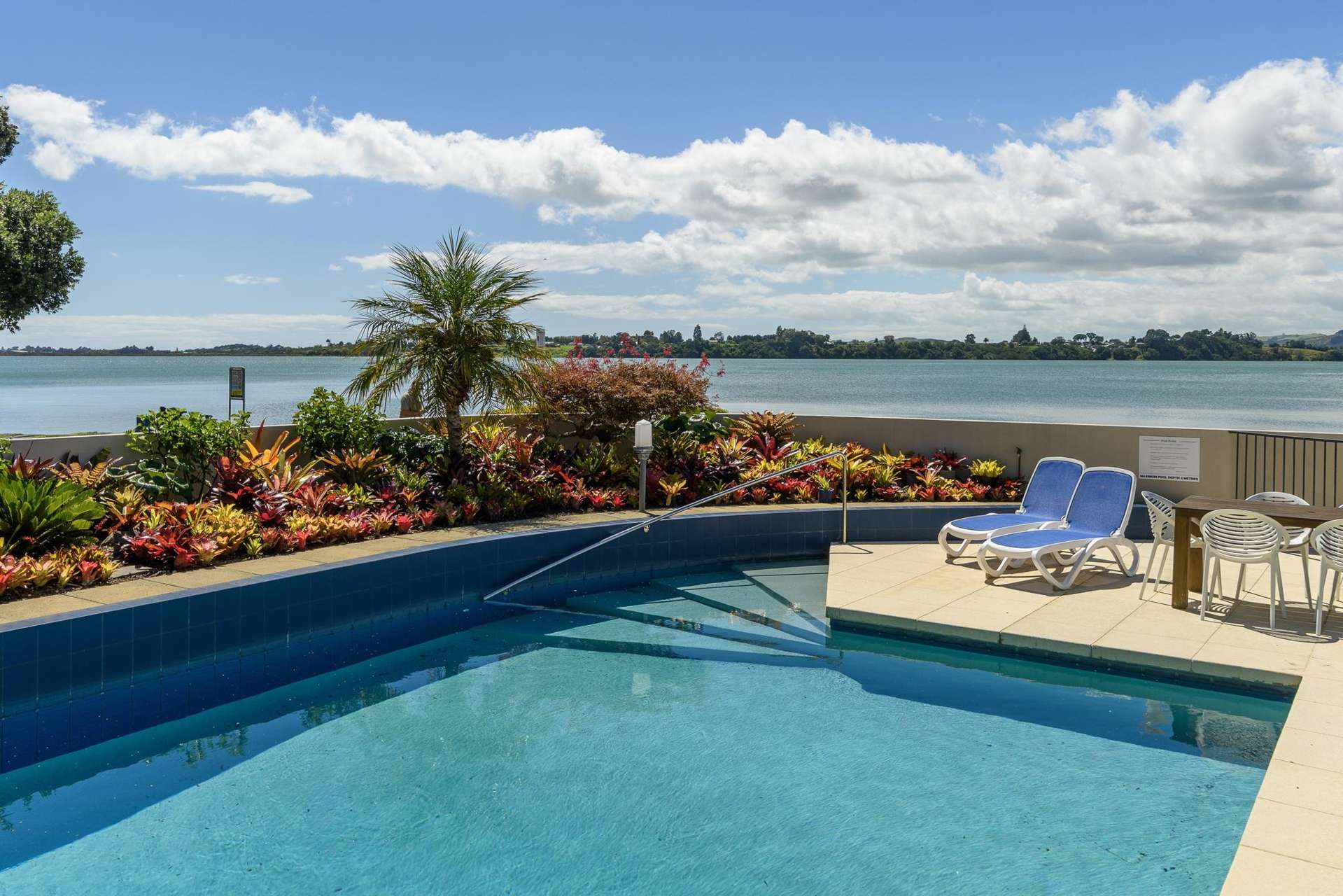 1/2 Sixth Avenue Avenues_0