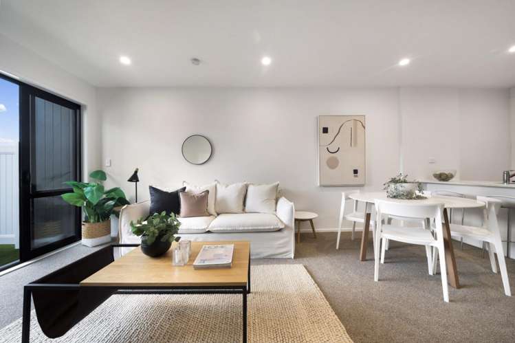 2/1 Grand View Road 1776_2