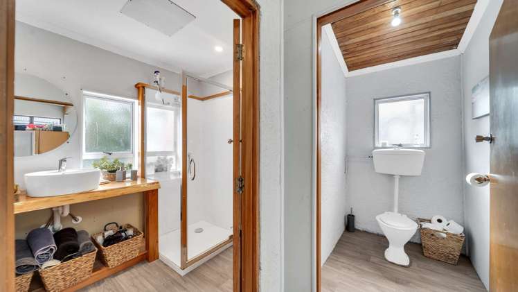 10 Saunders Street and 4 Ryley Street Owaka_16