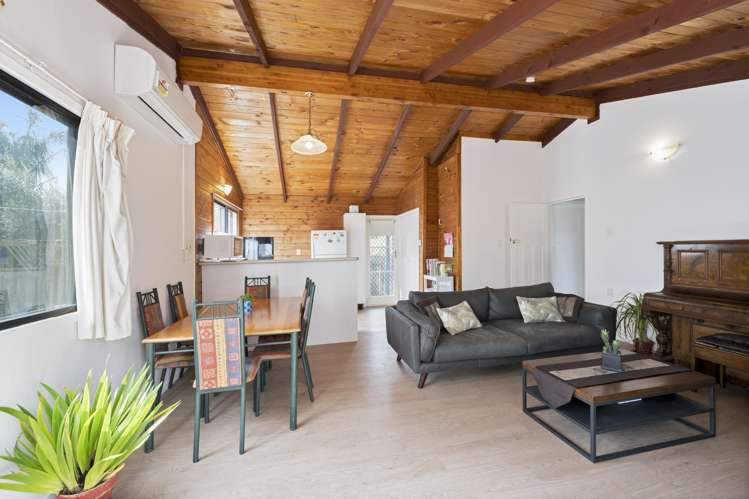 2/391 West Coast Road Glen Eden_21