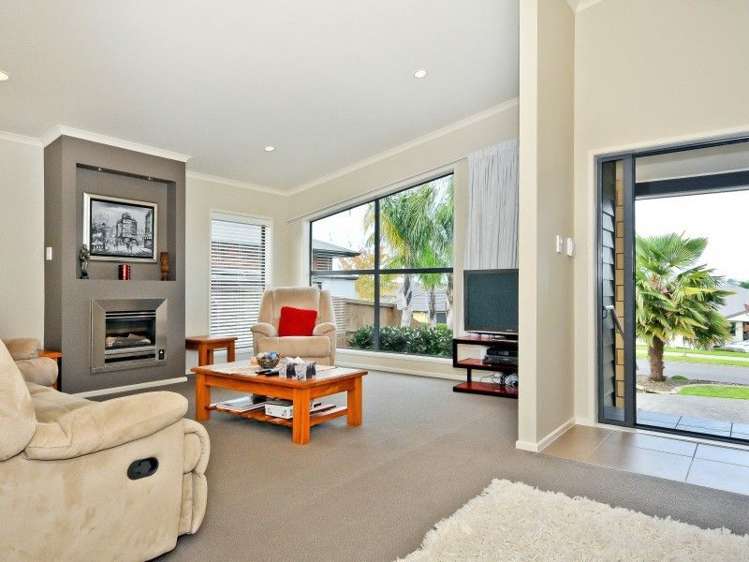 92 Farnborough Drive Grandview Heights_8