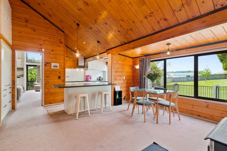 13 Henare Place Tihiotonga_13