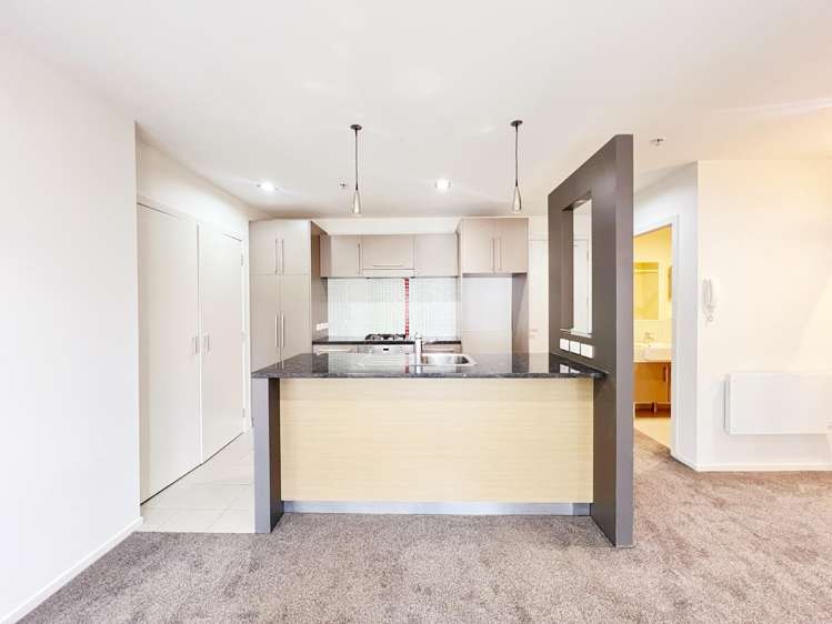 220/4 Wagener Place Mount Albert_3