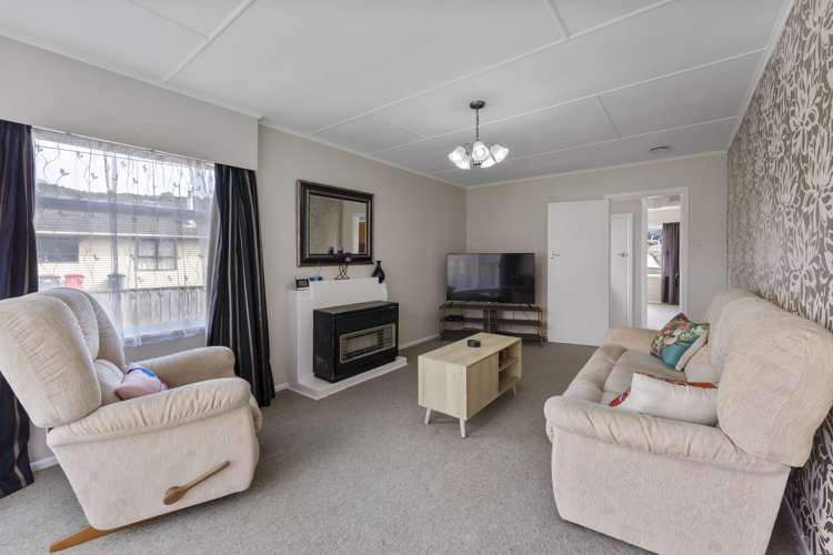 28 Roberts Street Tawa_2