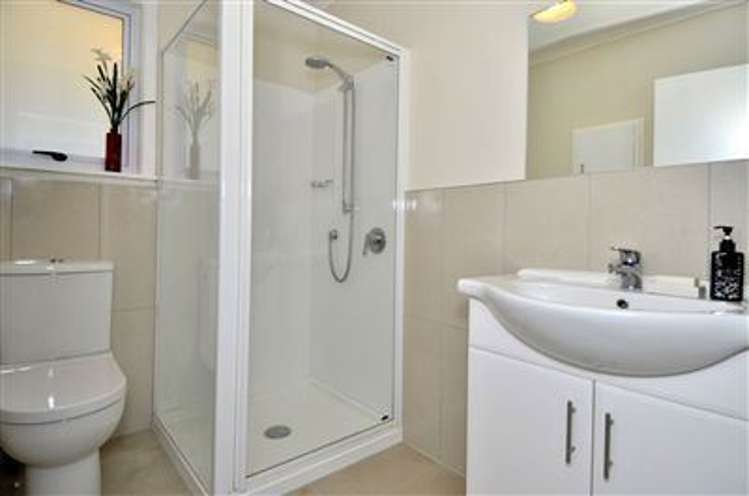 2/15 East Coast Road Milford_5