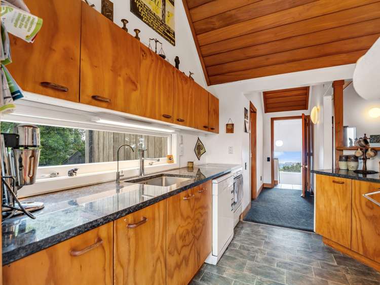 1/51 Quinns Road Waiatarua_11