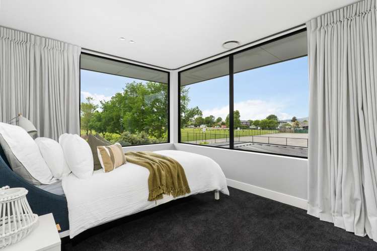 49 St Andrews Square Strowan_15