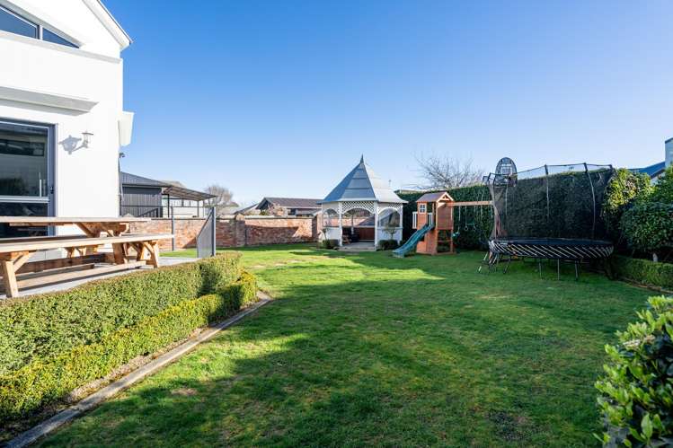 712 Queens Drive Waikiwi_27