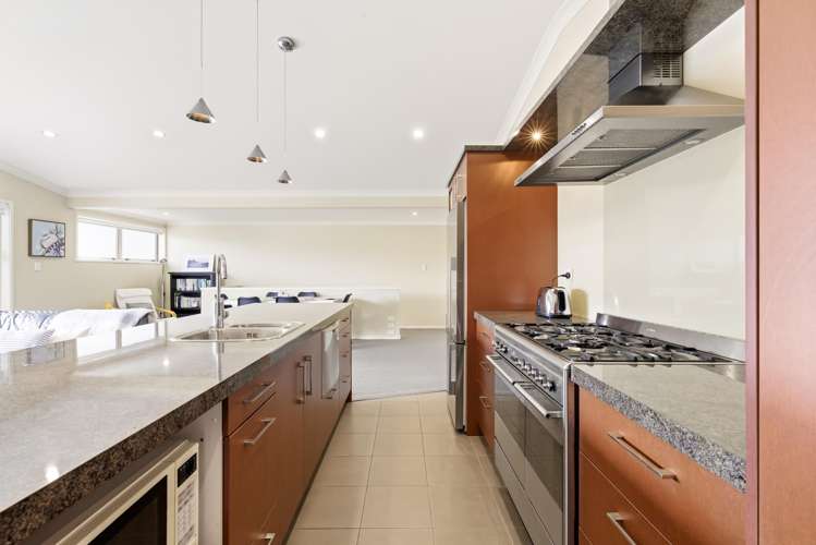 2/17 Tremaine Avenue Two Mile Bay_7