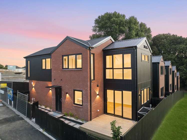 13 Torino Street Pt England_2