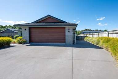 42 Montgomery Crescent_2