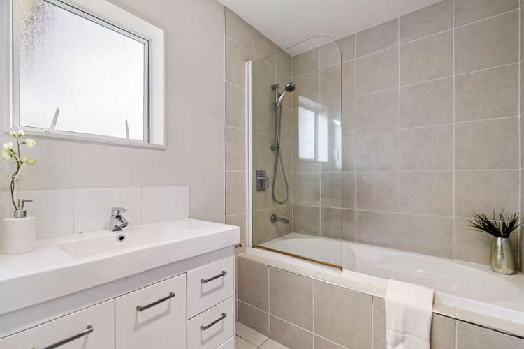 15 Bordeaux Parade Te Atatu South_14