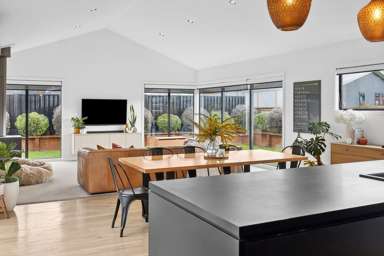 17 Cooper Crescent_4