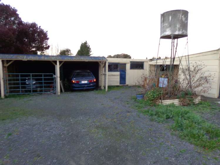 27 Chertsey Line Road Chertsey_15