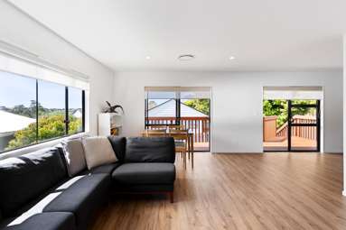 2/75 Langana Avenue_2