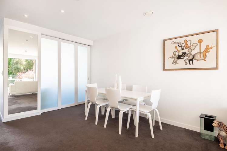 201/19 Surrey Crescent_4