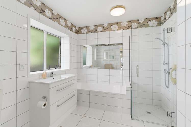 39 Te Awakura Terrace Mount Pleasant_17