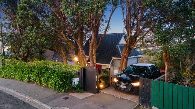 Hidden Gem - City Fringe Tree House!