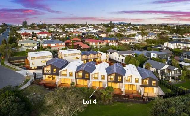 Quiet 4-Bed, Easy Walk to the Beach